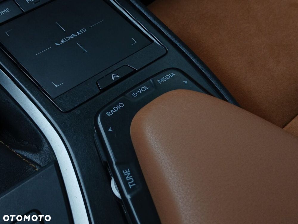 Lexus UX - 26