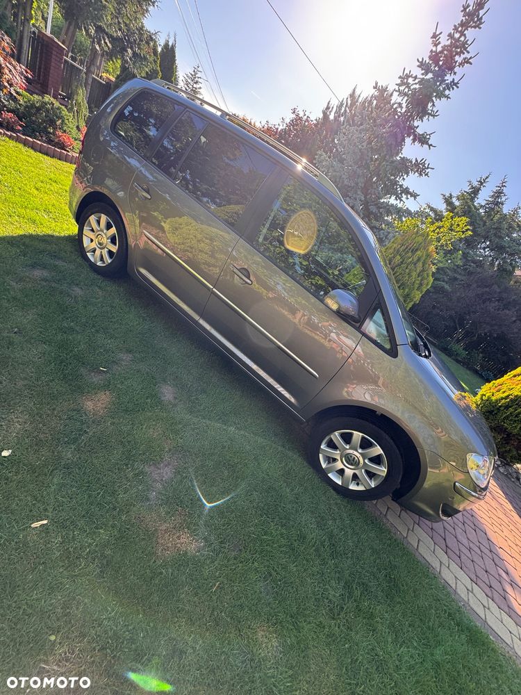 Volkswagen Touran 2.0 TDI DPF Highline - 13