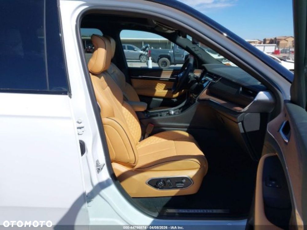 Jeep Grand Cherokee - 9