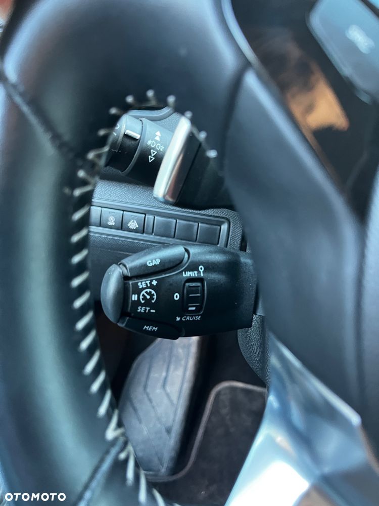 Peugeot 308 1.2 PureTech GPF Road Trip S&S EAT8 - 24