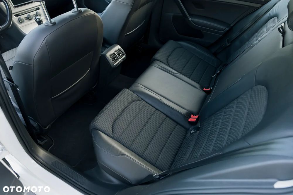 Volkswagen Golf - 23