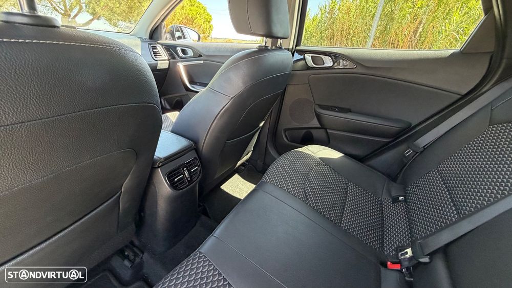 Kia XCeed - 25