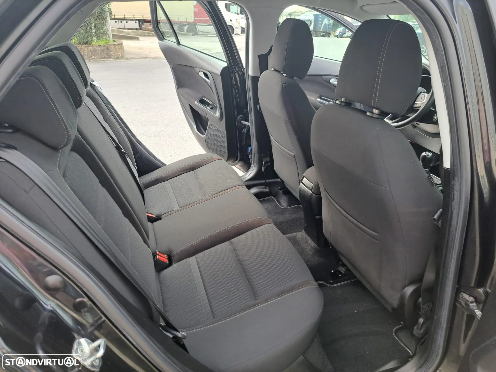 Fiat Tipo Station Wagon 1.3 M-Jet Lounge Tech - 36