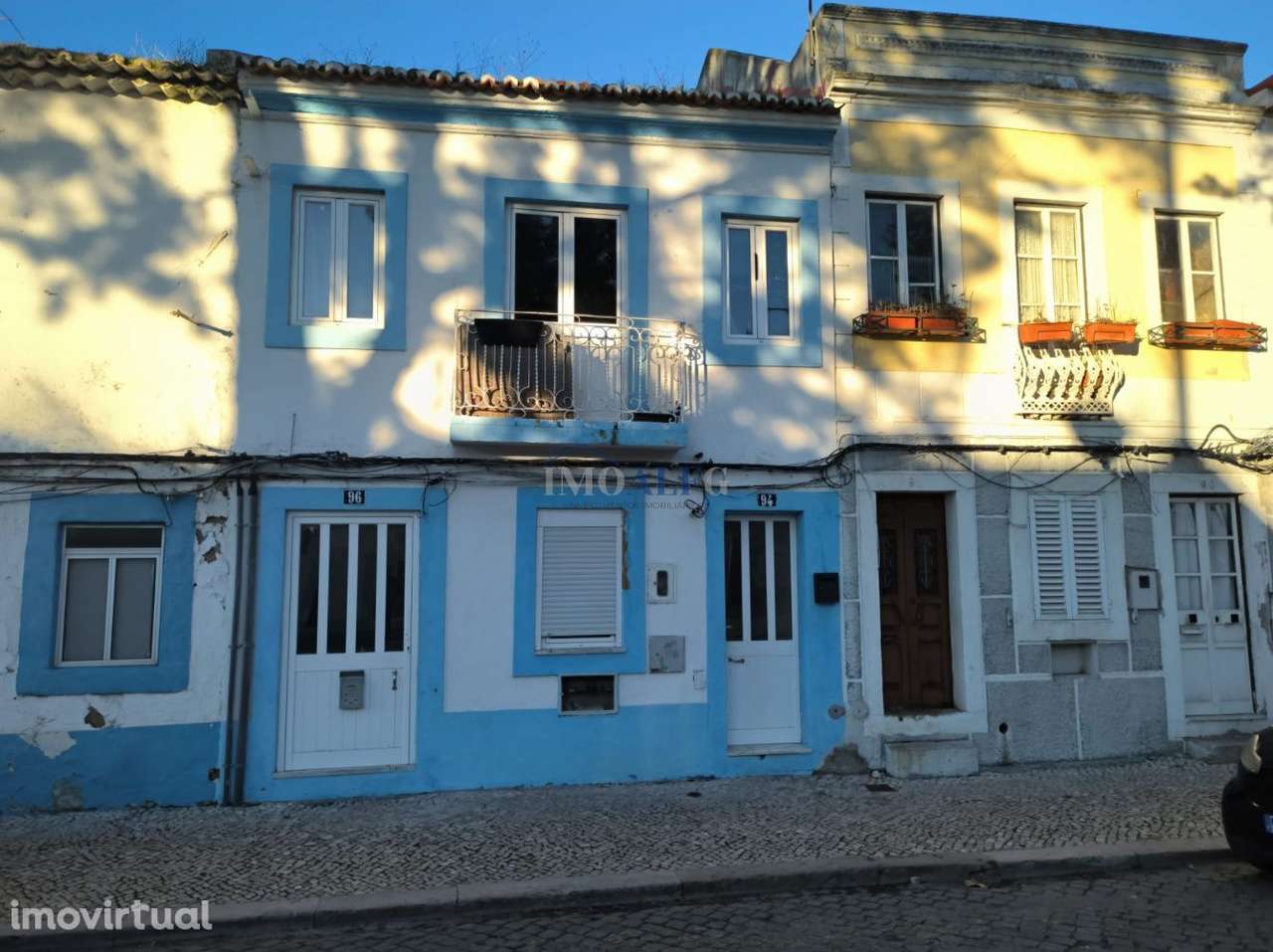Prédio com quintal no centro do Montijo, junto a transportes - Grande imagem: 3/24