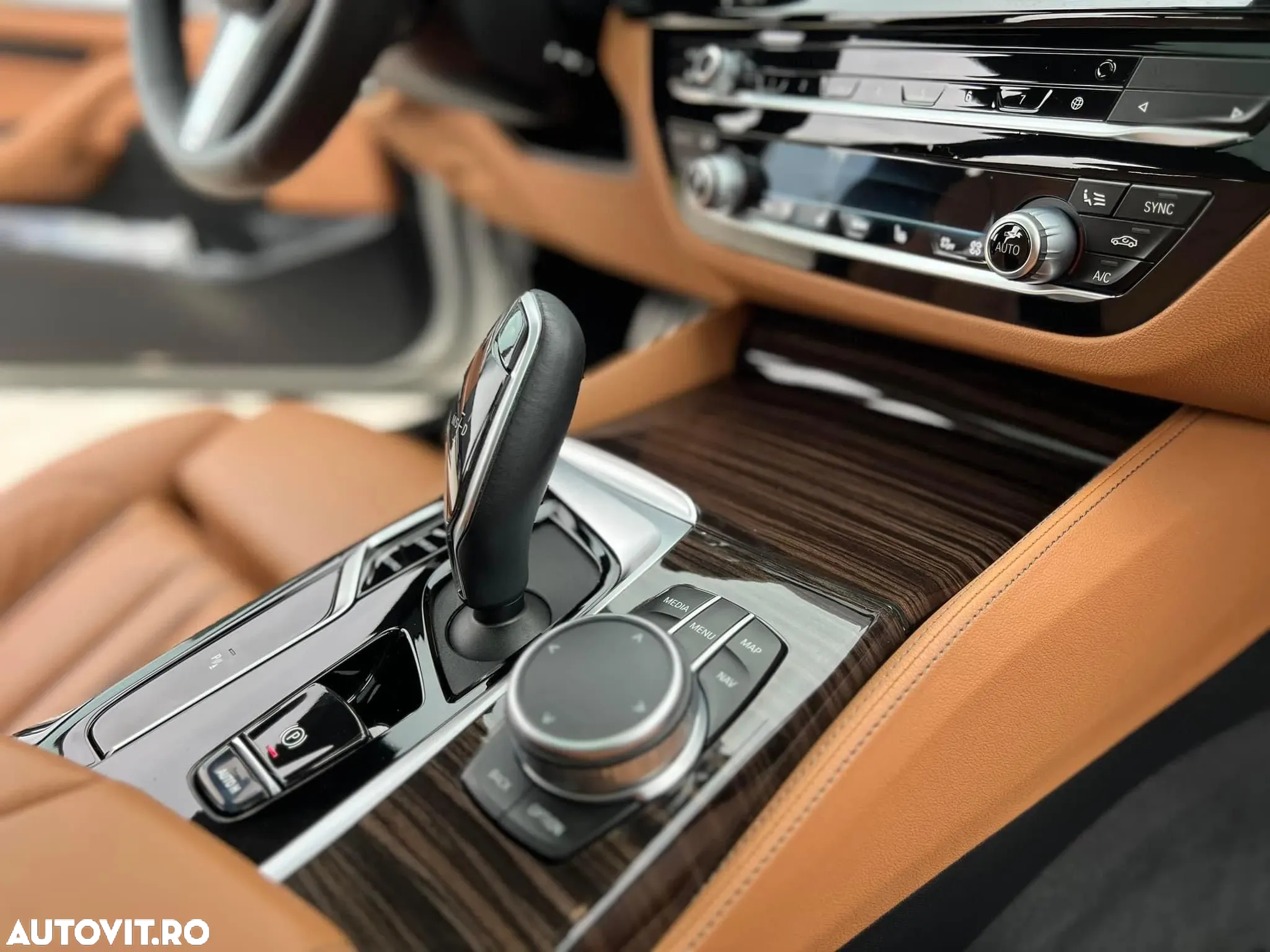 BMW Seria 5 530d xDrive AT MHEV - 11