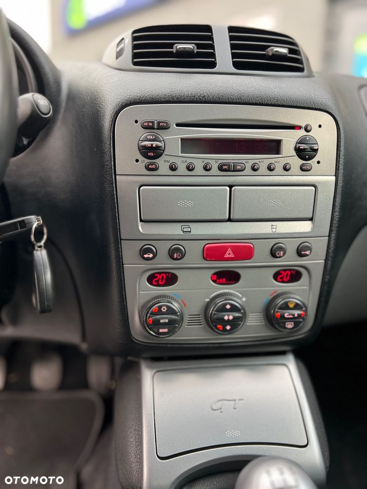 Alfa Romeo GT 2.0 JTS Distinctive Collezione - 12