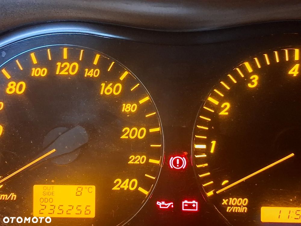 Toyota Avensis 1.8 VVT-i Terra - 8