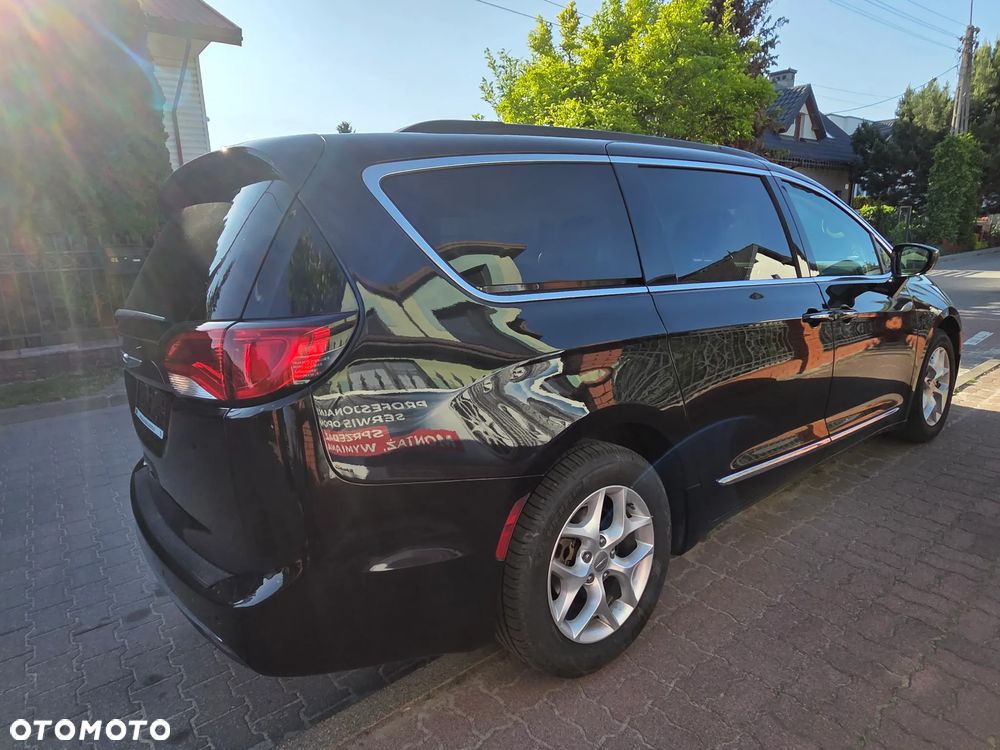 Chrysler Pacifica - 14