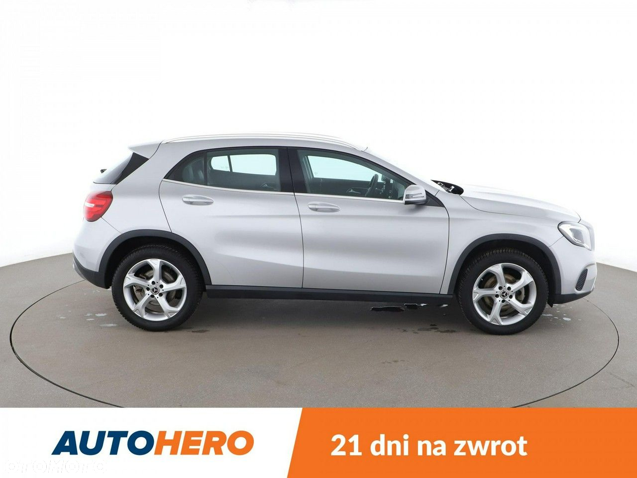 Mercedes-Benz GLA - 10
