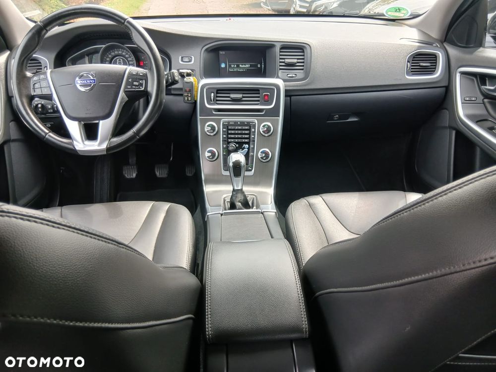 Volvo V60 D3 Summum - 34