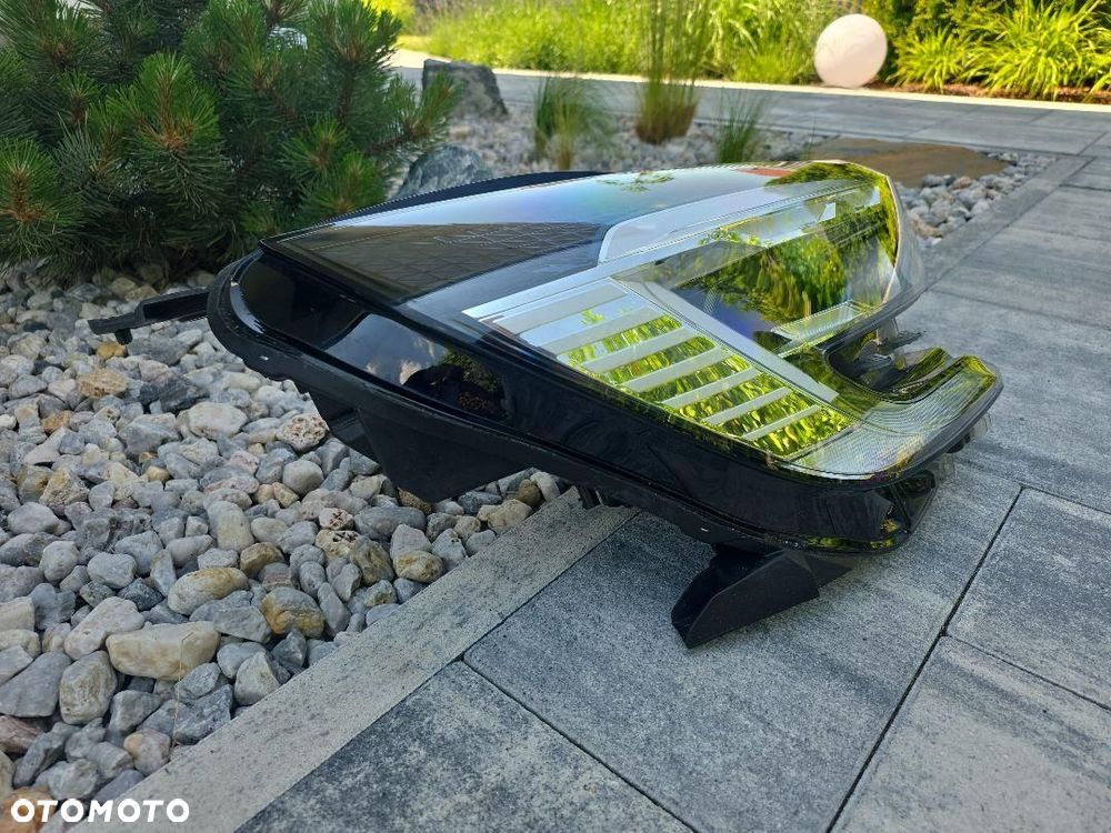RENAULT CAPTUR 2 II Lampa prawa Kompletna Full Led 260104095R Krótki Led - 4