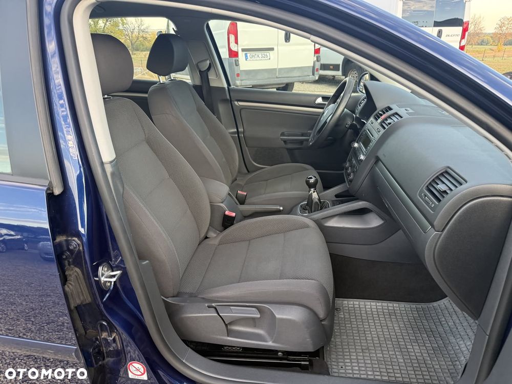 Volkswagen Golf 1.6 Comfortline - 23