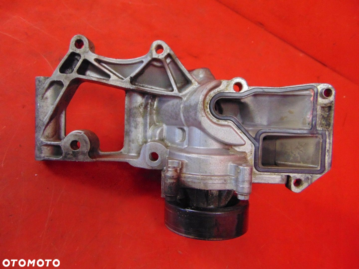 BMW 2 F46 Gran Tourer F45 F48 2.0 D POMPA WODY ŁAPA PODSTAWA ALTERNATORA - 3
