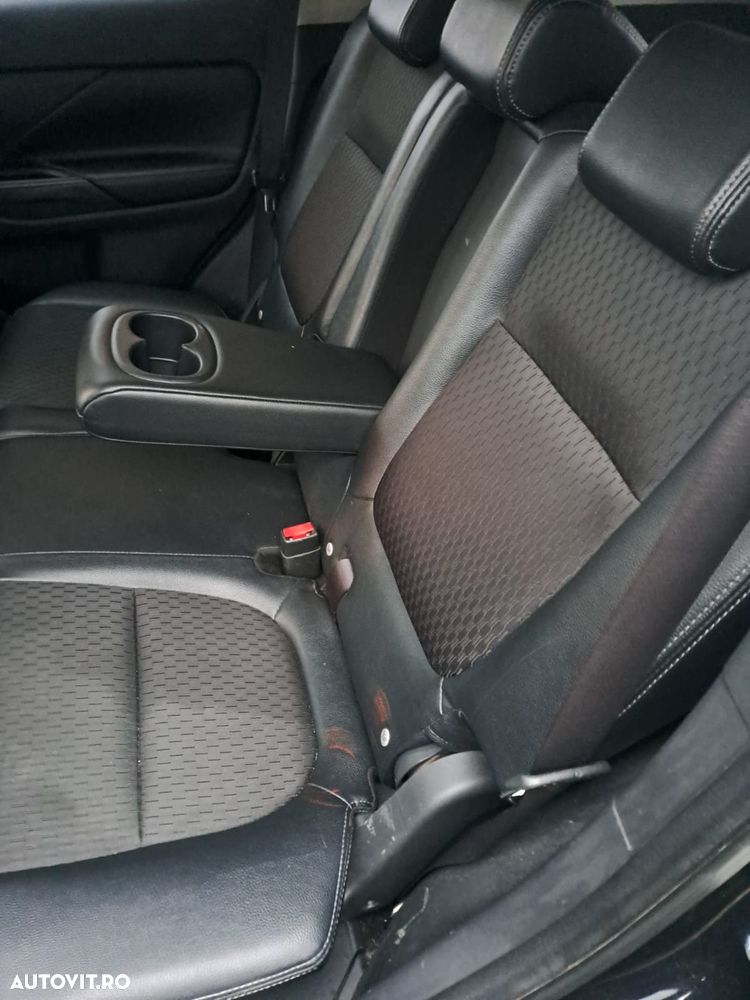 Mitsubishi Outlander 2.0 MIVEC AS&G CVT 4WD Intense E02 - 3