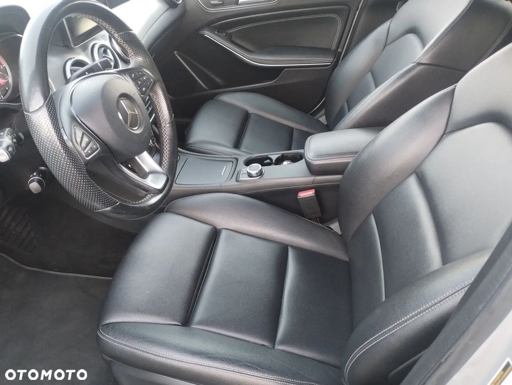 Mercedes-Benz GLA 250 4-Matic AMG Line - 23