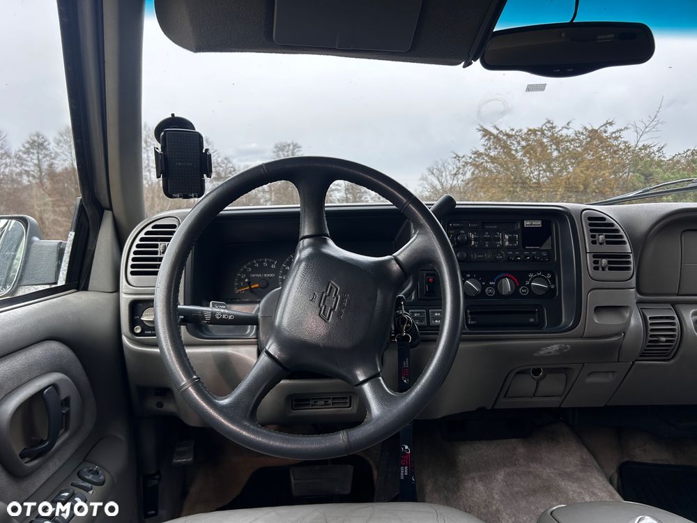 Chevrolet Suburban - 18