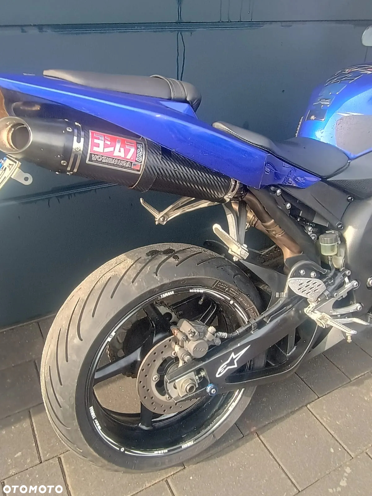 Yamaha R1 - 4