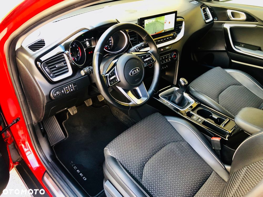 Kia XCeed 1.6 CRDi SCR L Business Line - 11