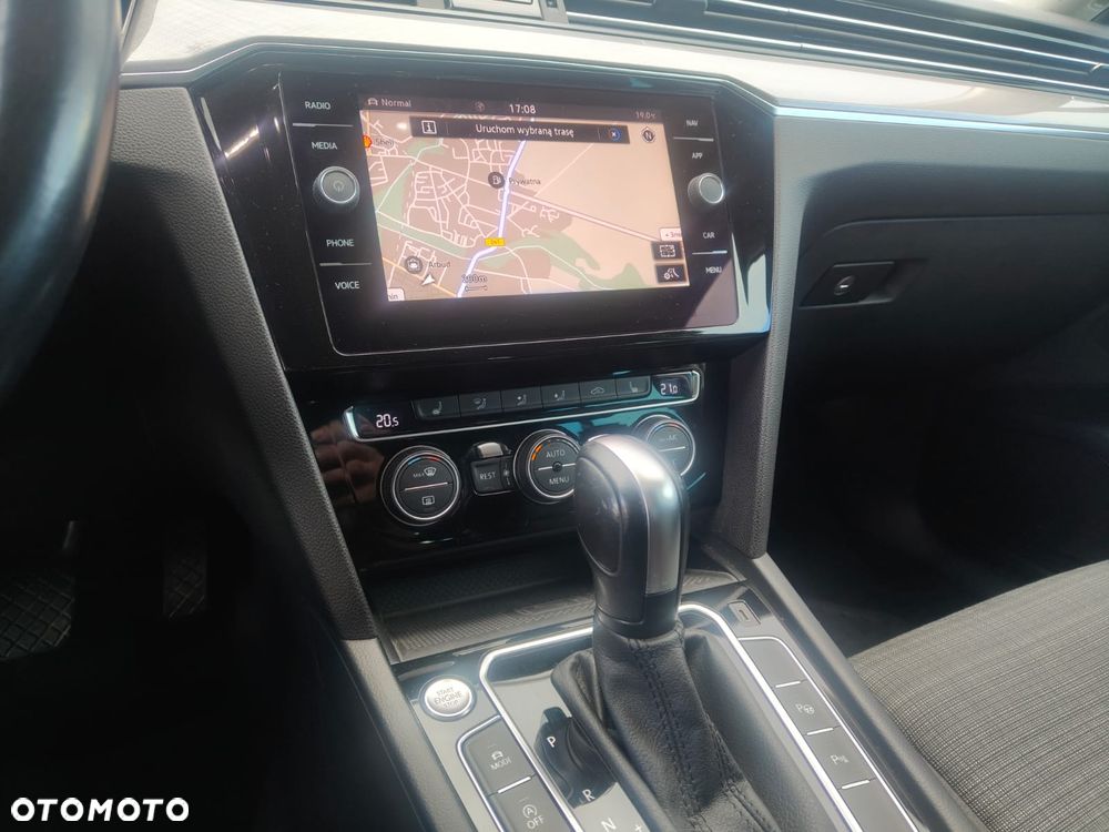 Volkswagen Passat 2.0 TDI SCR DSG Elegance - 17