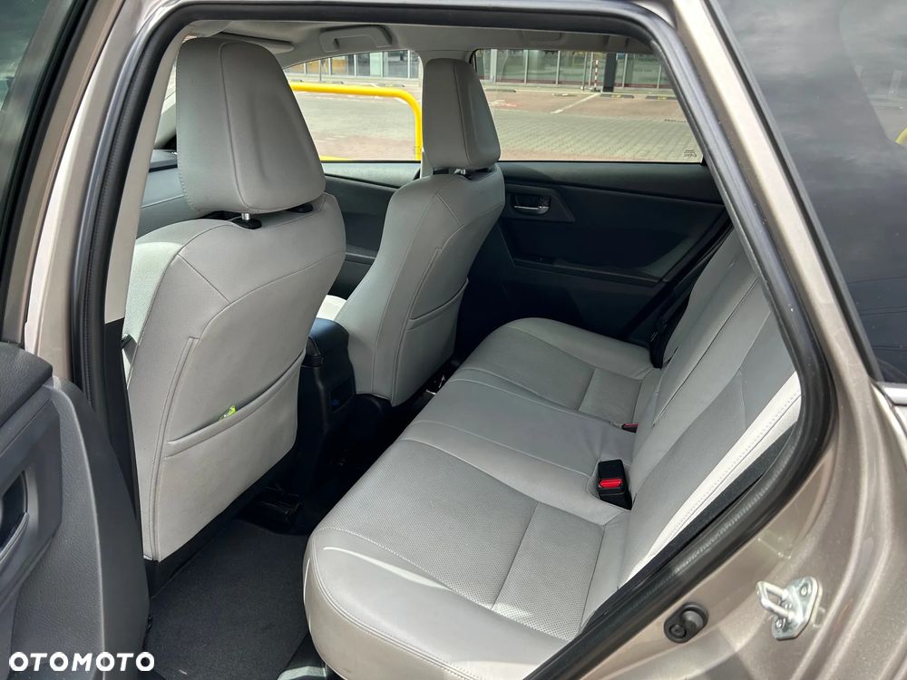 Toyota Auris 1.8 HSD Luna - 8
