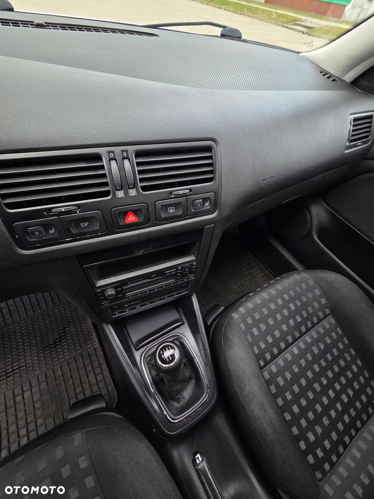 Volkswagen Bora 2.0 - 23