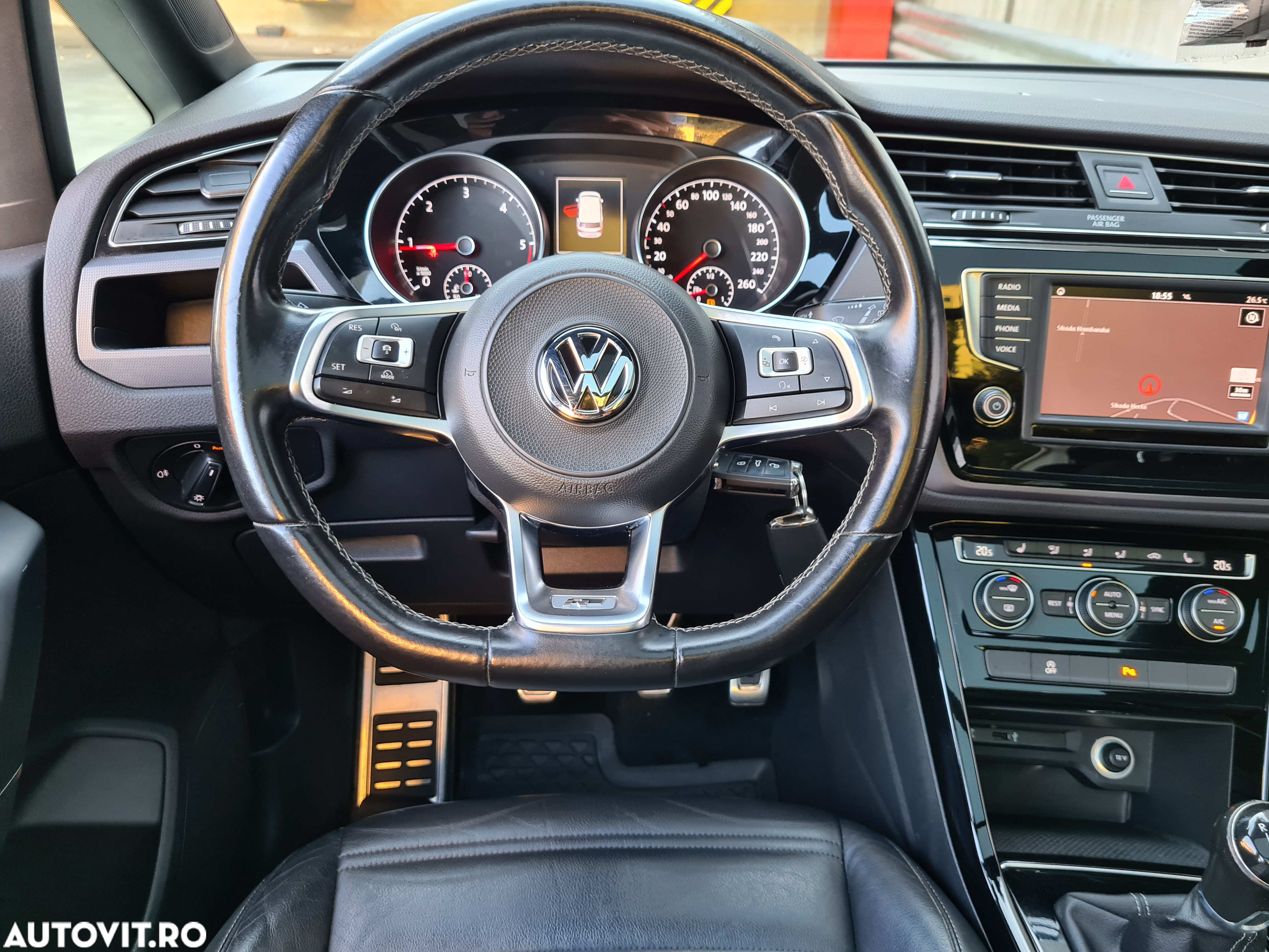 Volkswagen Touran - 28
