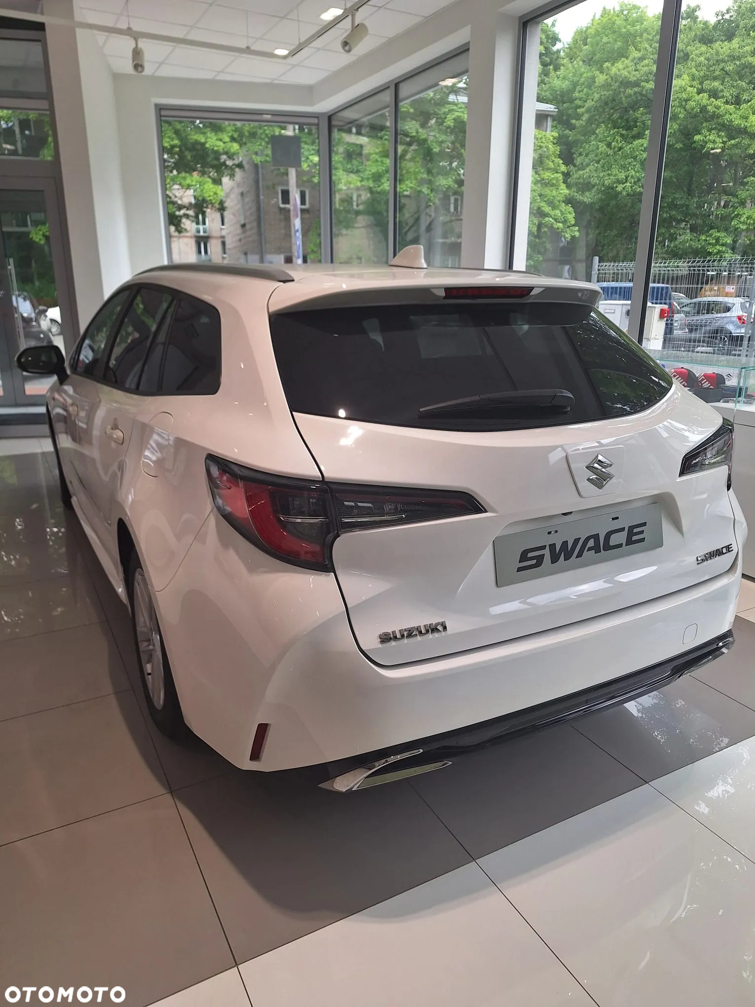 Suzuki Swace 1.8 Hybrid Premium Plus CVT - 3
