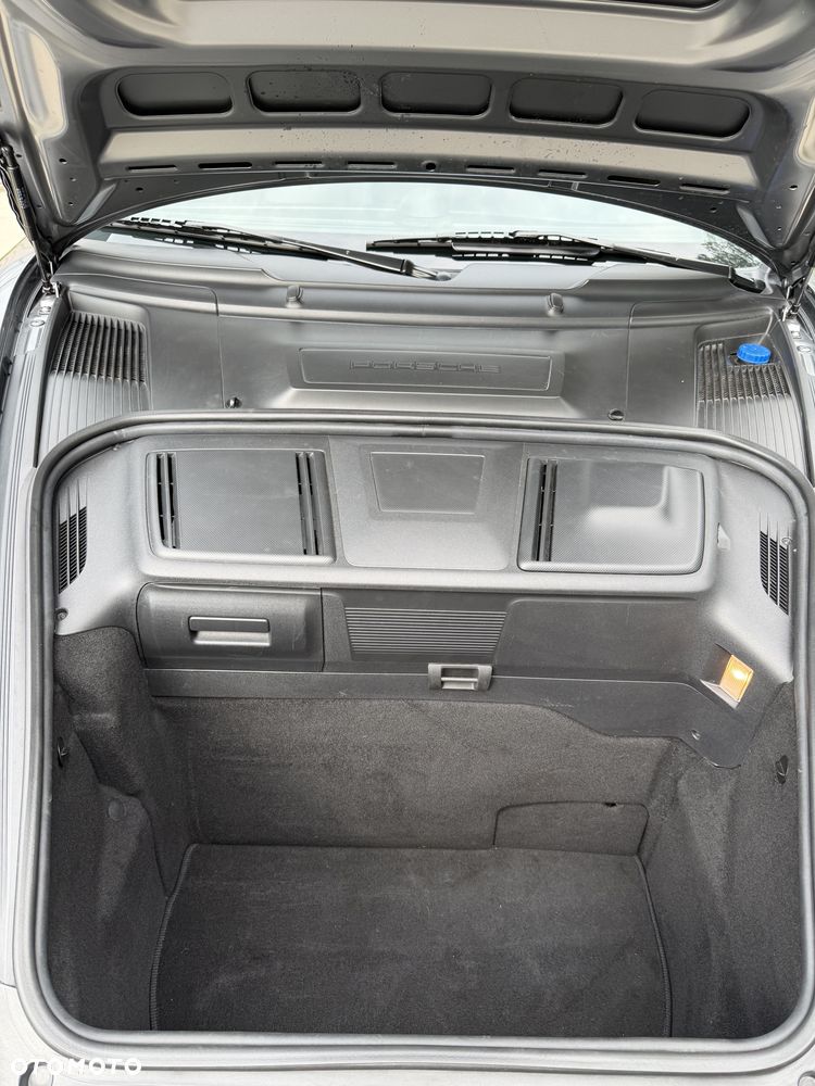 Porsche 911 Carrera 4 - 11