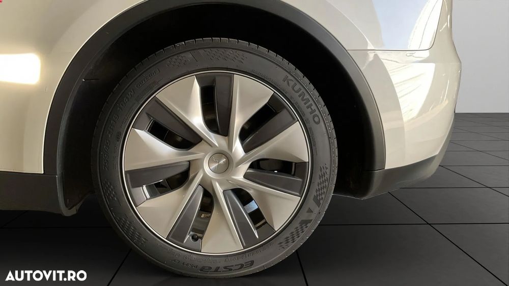 Tesla Model Y Long Range Dual Motor AWD - 7