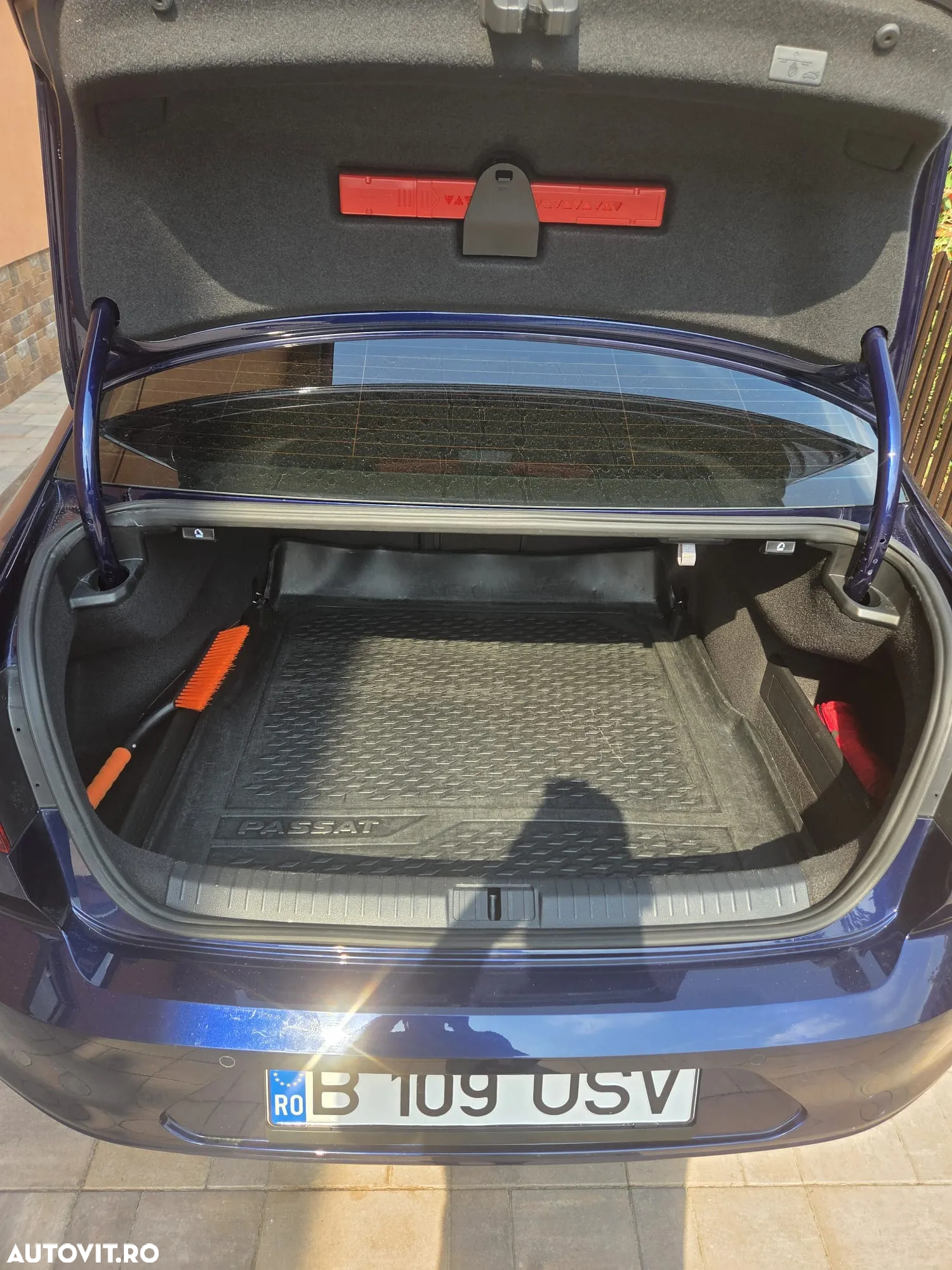 Volkswagen Passat 1.6 TDI DSG Comfortline - 3