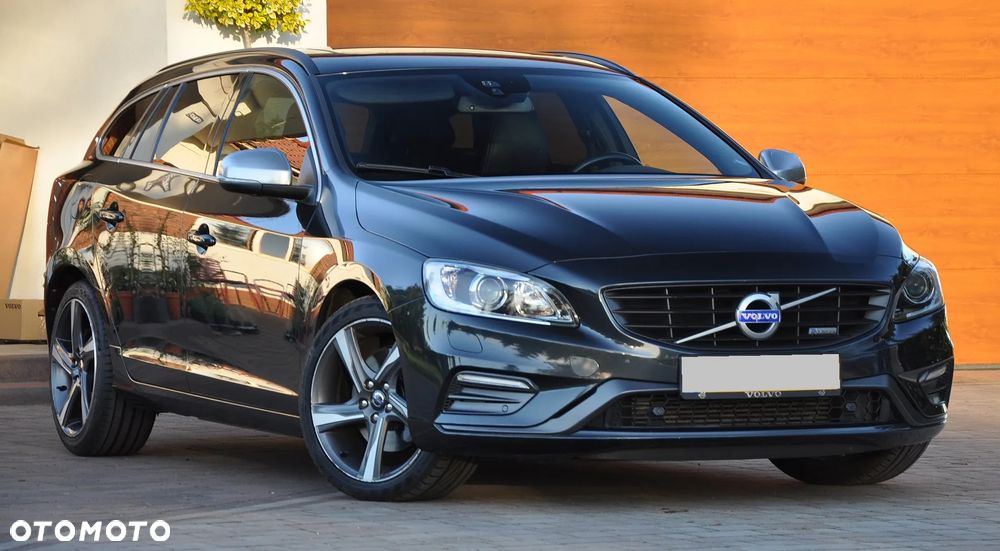 Volvo V60 D5 R-Design - 11