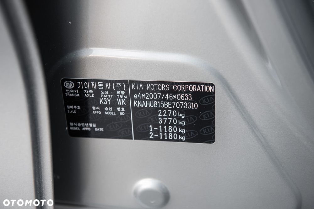 Kia Carens 1.7 CRDi M 7os - 32