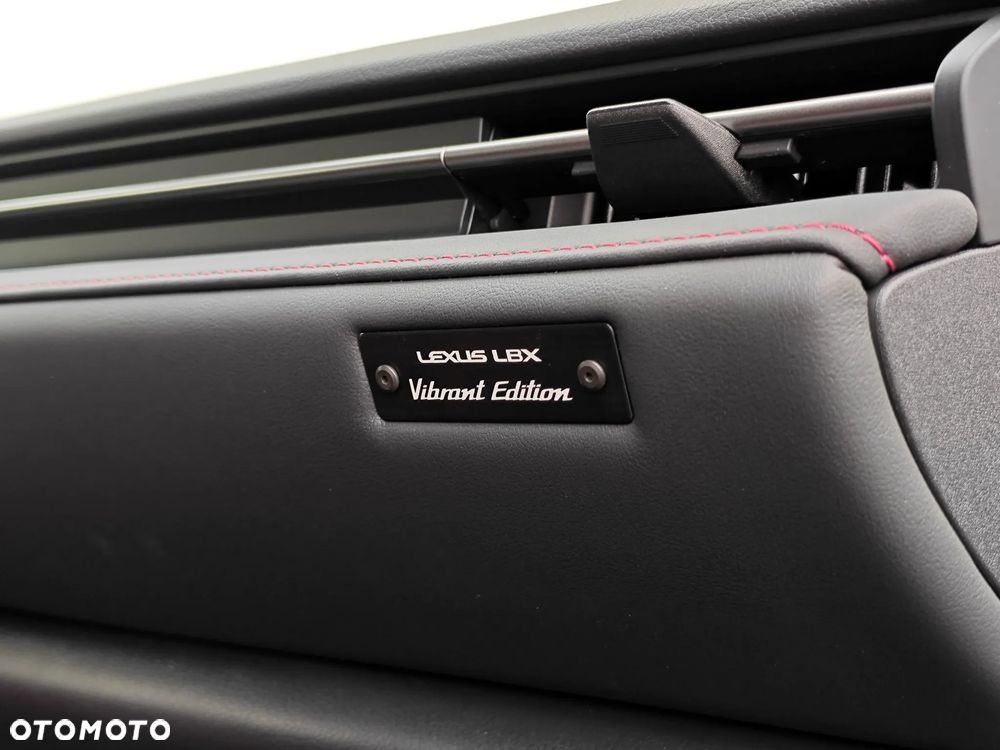 Lexus LBX 1.5 Hybrid Vibrant Edition - 23