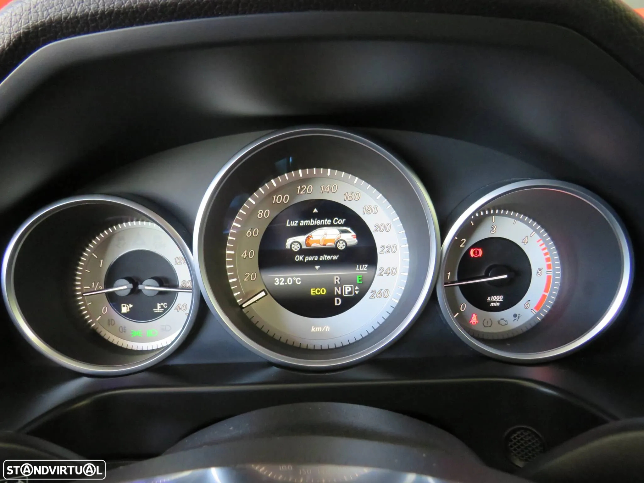 Mercedes-Benz E 250 BlueTEC Avantgarde Auto. - 25