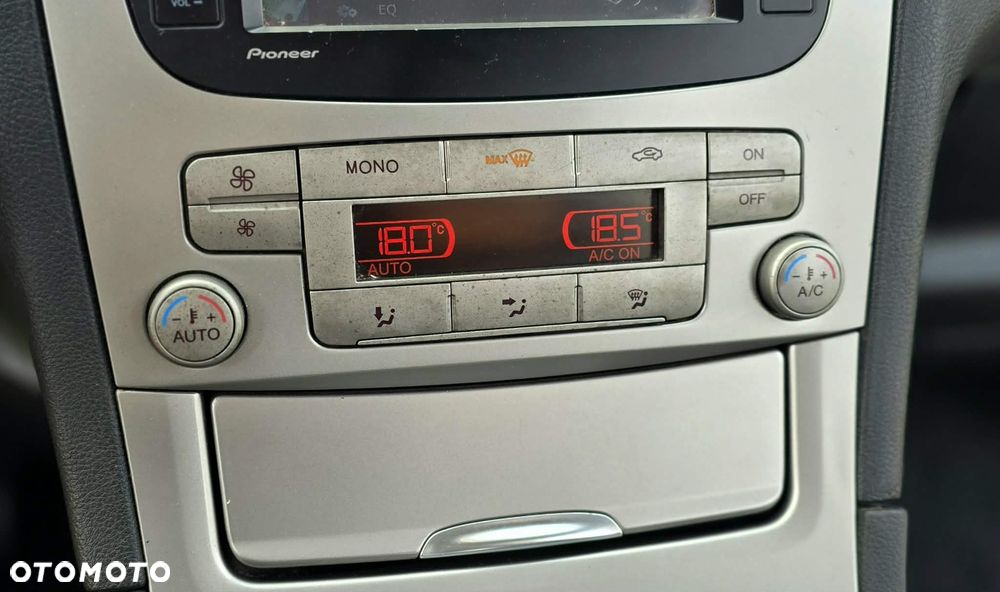 Ford Galaxy - 6