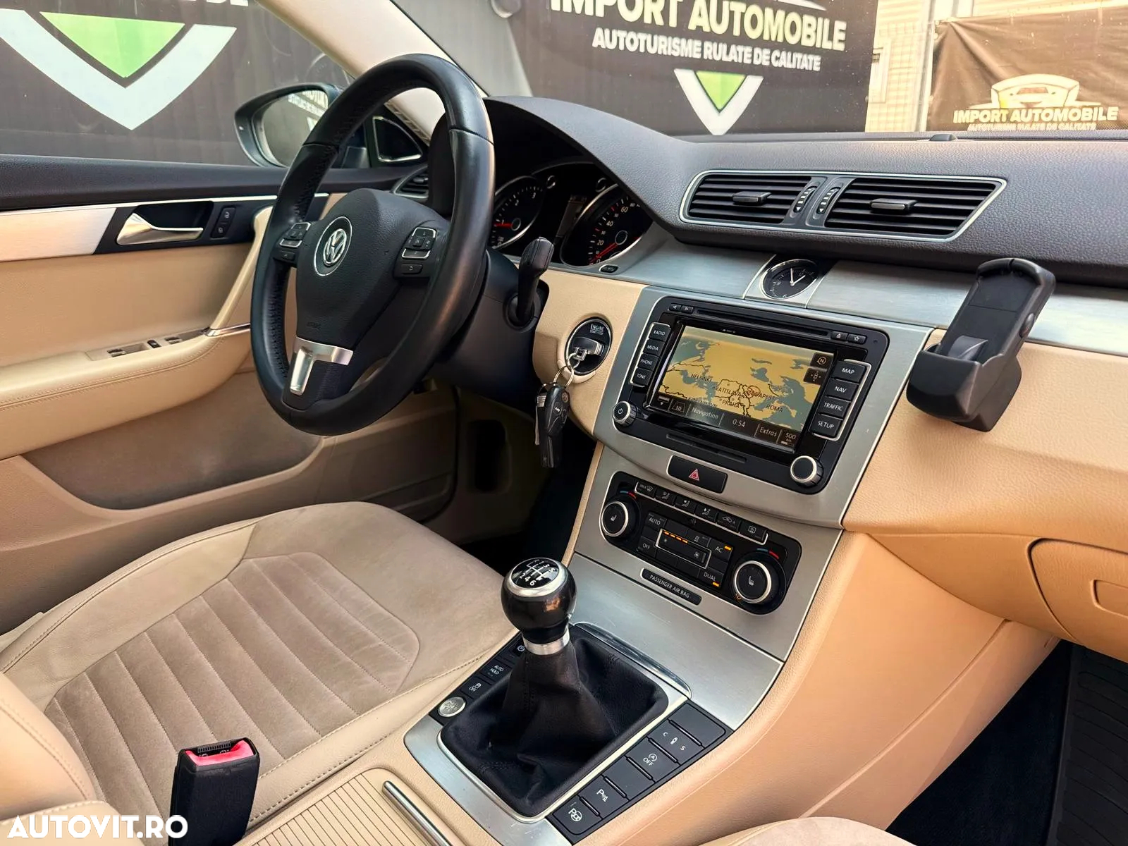 Volkswagen Passat Variant 2.0 TDI BlueMotion Technology Exclusive - 20