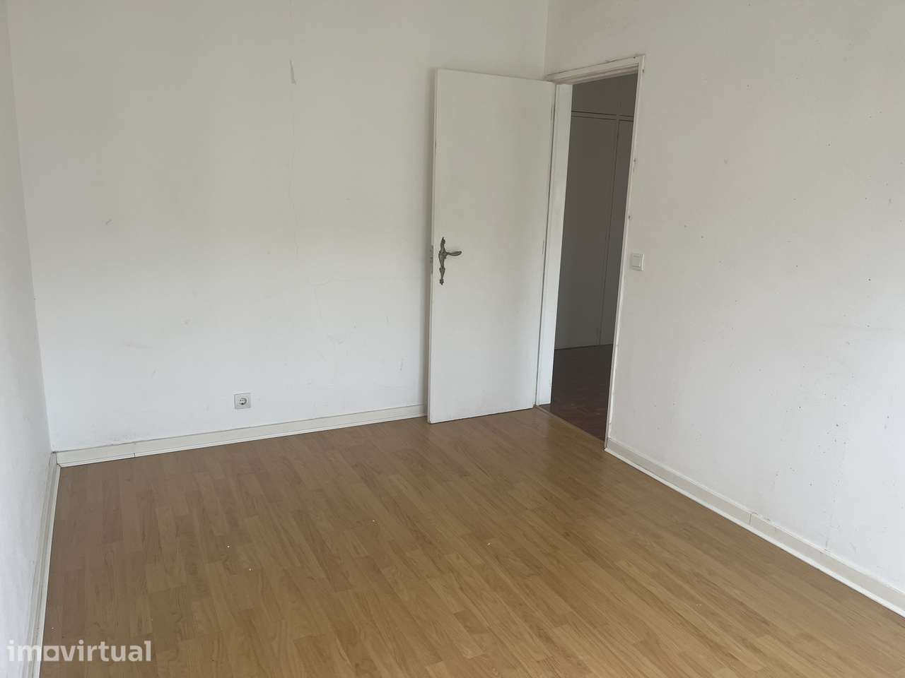 APARTAMENTO T2 CACÉM PARA REMODELAR - PROXIMO AO INTERMARCHÉ - Grande imagem: 3/8