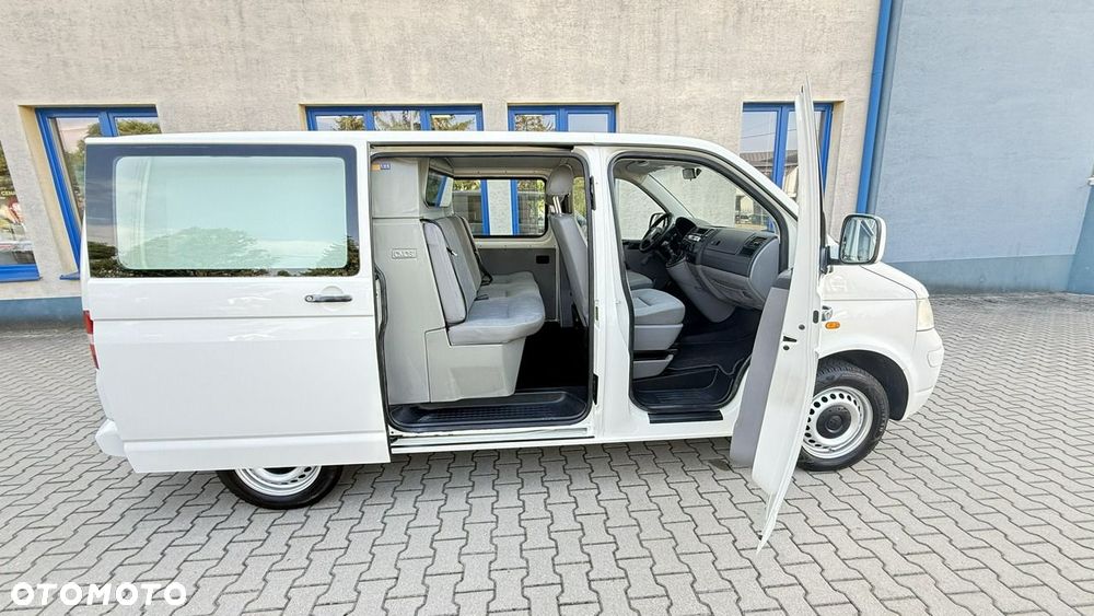 Volkswagen Transporter - 1
