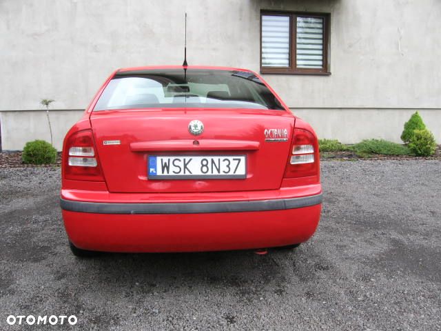 Skoda Octavia 1.6 Ambiente - 9