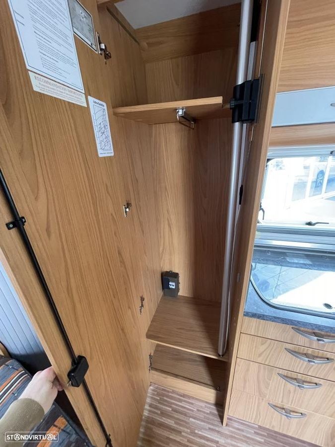 Burstner Privilége T615 cama francesa - 41