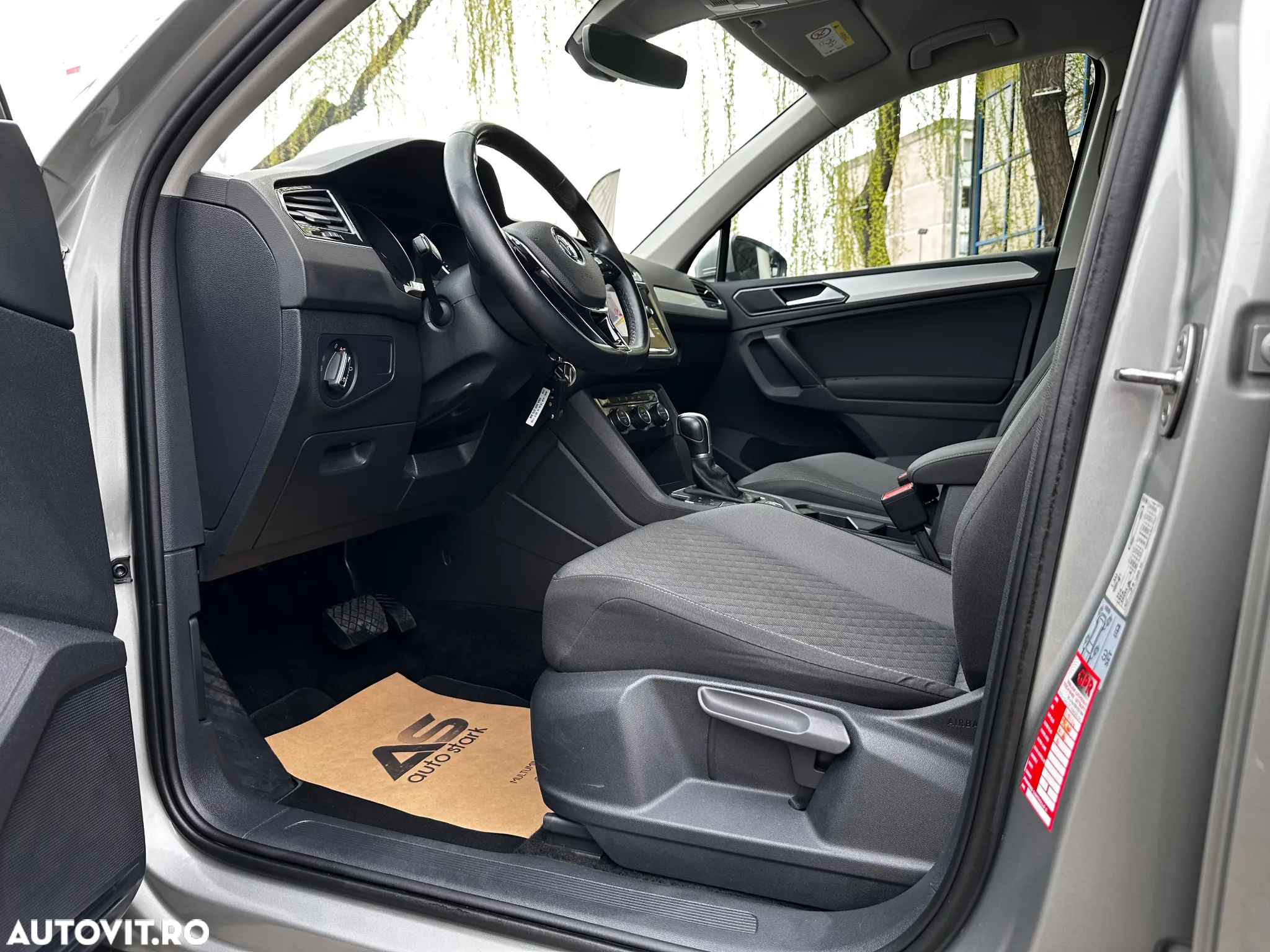 Volkswagen Tiguan 2.0 TDI SCR 4MOTION DSG R-Line - 17