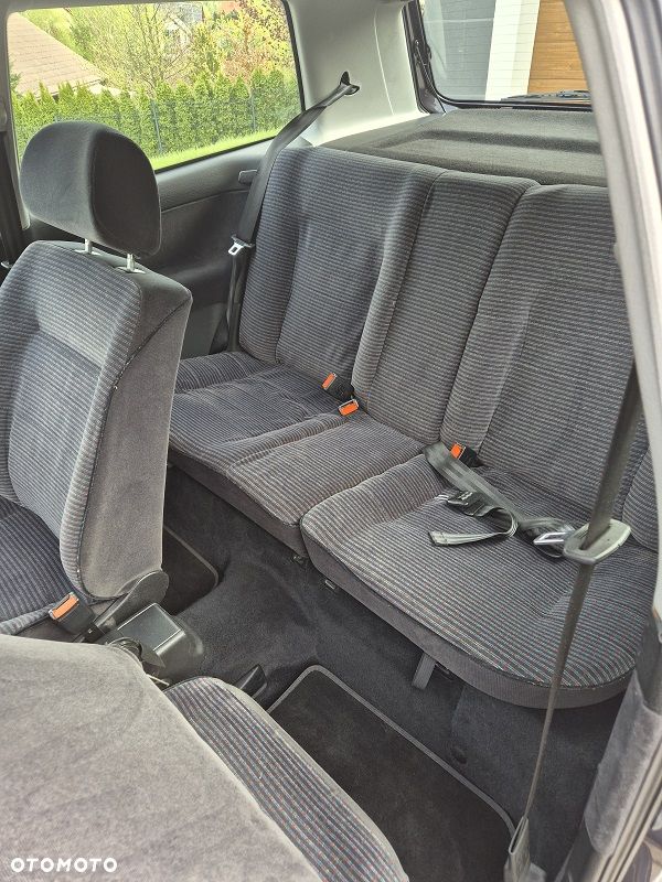 Volkswagen Golf 1.8 GL - 11