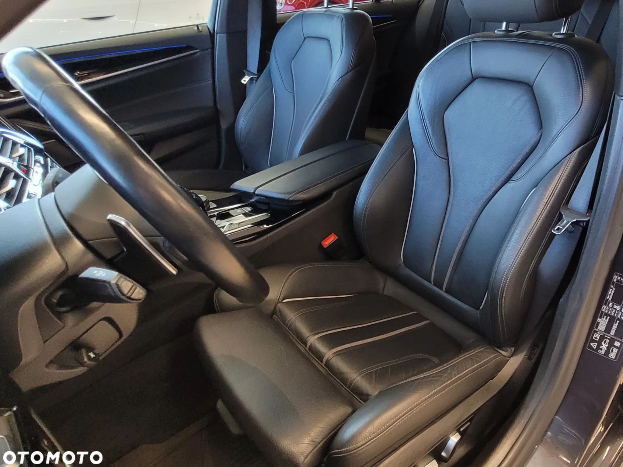 BMW Seria 5 M550i xDrive sport - 8