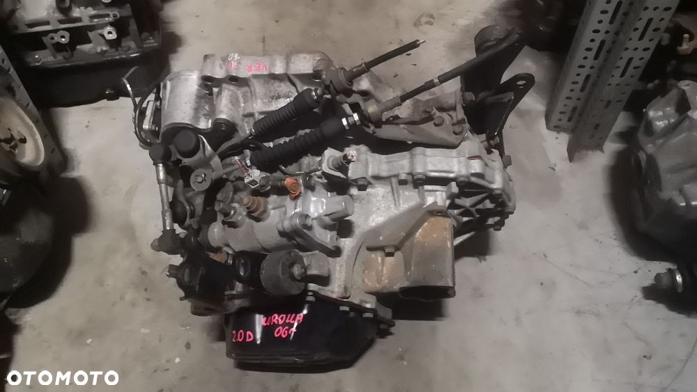 SKRZYNIA BIEGÓW TOYOTA COROLLA VERSO D-4D D4D 2.0 2.0D 5 BIEGÓW BLASZANY DEKIEL - 1