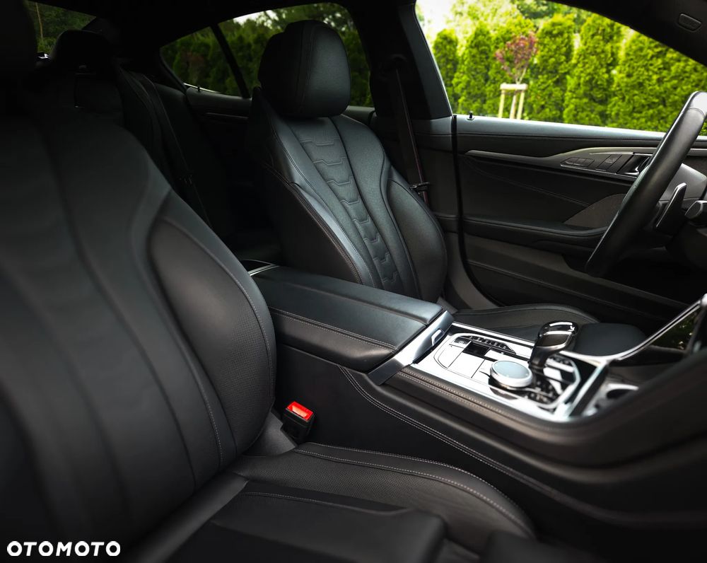 BMW Seria 8 840i - 28