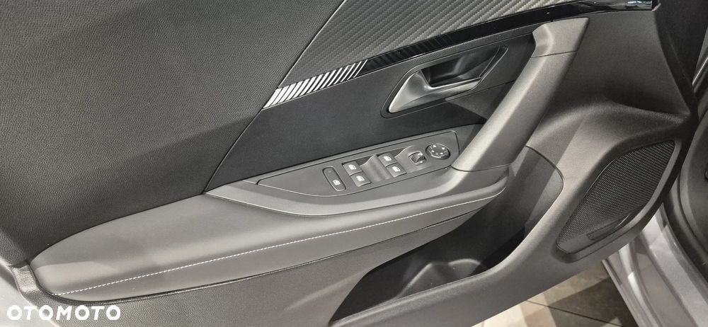 Peugeot 2008 PureTech 130 Allure S&S EAT8 - 11
