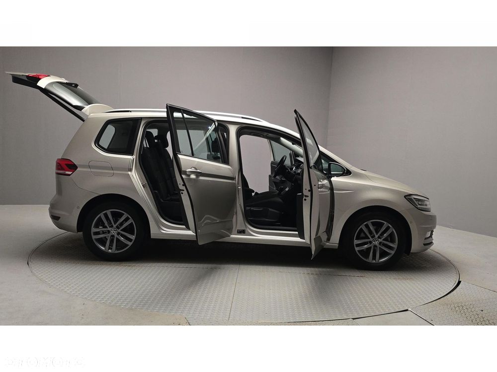Volkswagen Touran - 13