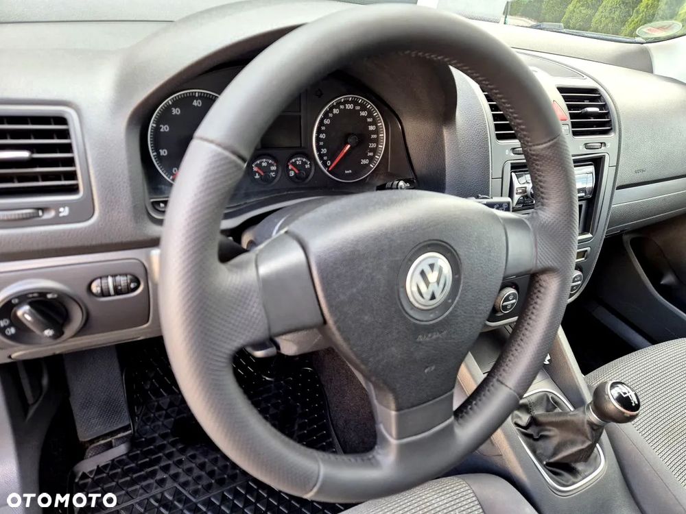 Volkswagen Golf - 24