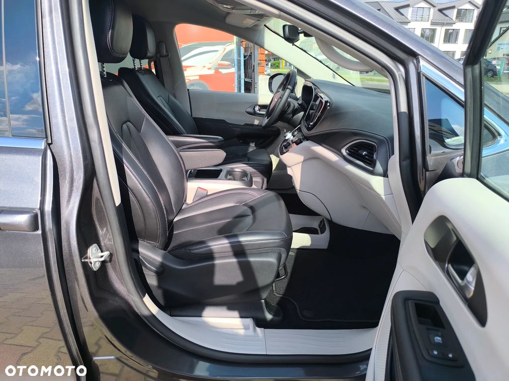 Chrysler Pacifica - 21