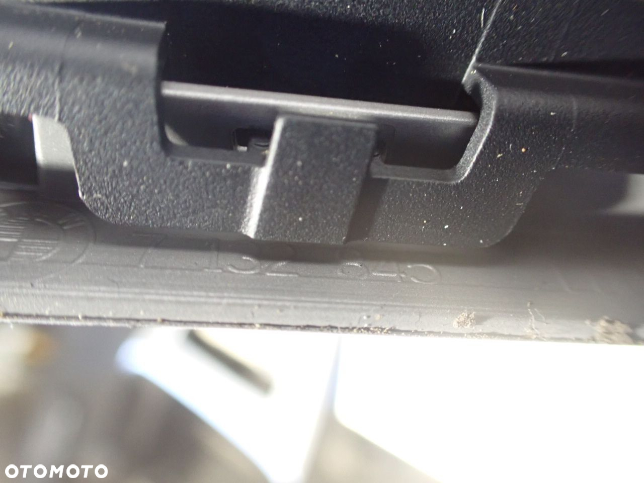 DEKOR KONSOLI KRATKA NAWIEWU BMW E90 320I 6924082A  7132845 - 12
